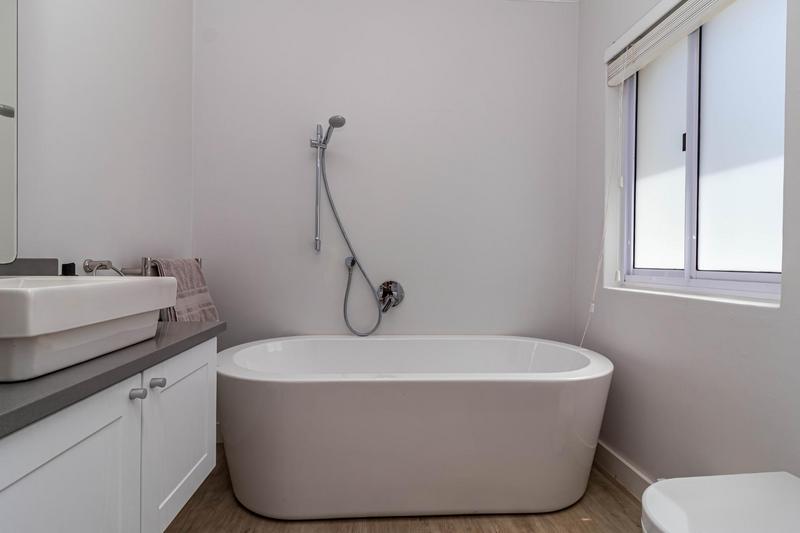 4 Bedroom Property for Sale in Sandbaai Western Cape